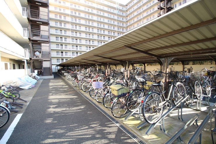 【駐輪場】うれしい屋根付き♪大切な自転車が傷みにくいのが嬉しいですね。