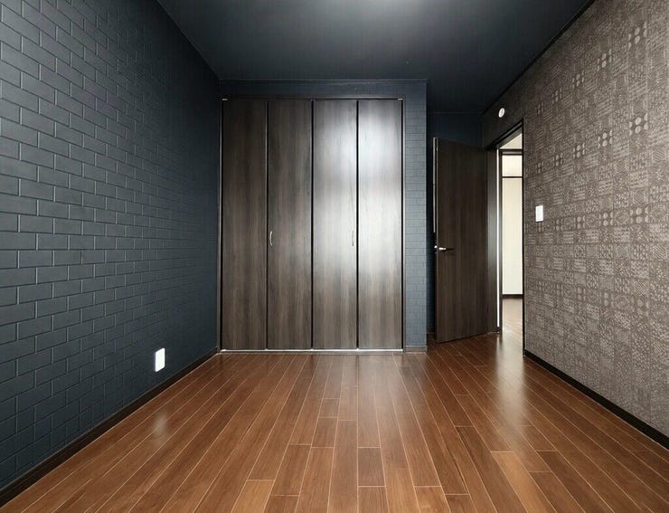 【Bedroom】クローゼット完備で収納力◎。家具の配置もしやすい機能的な洋室です。
※こちらの画像はAIによる家具を消したイメージ画像になります。お部屋の雰囲気を感じてみてください♪