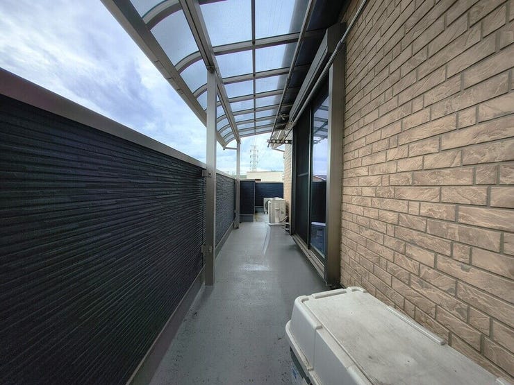 【Balcony】日当たりの良いバルコニーはお洗濯物がしっかり乾きやすく、毎日の家事にも重宝します。
※こちらの画像はAIによる家具を消したイメージ画像になります。