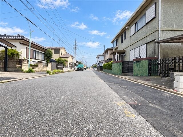 道路幅にゆとりがあるので、車種を選びません。大きめの車を乗りたい方にもオススメです。