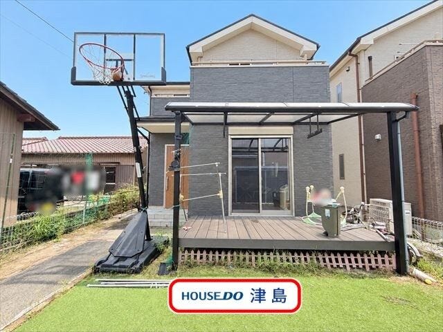 【外観】
神守小学校・神守中学校エリア。2015年6月築4LDK。約67.5坪の広々とした敷地に全居室6帖以上のゆとりある空間。