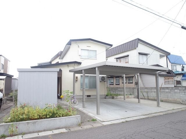 【外観】
令和4年フルリフォーム済4LDK!外構設備も充実しており、入居後すぐに快適な生活をスタートできます。