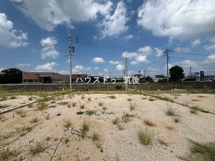 奥側中央から撮影。建物や庭を配置した際の距離感も想像できます。