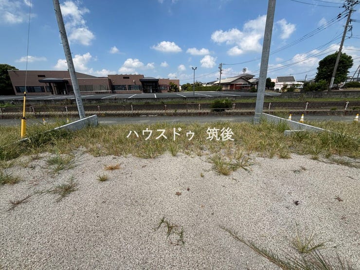 敷地と道路との境界付近。道路との位置関係をご確認いただけます。