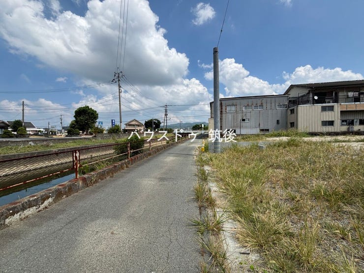 前面道路の一方向を撮影。現地周辺の道路状況もご確認ください。
