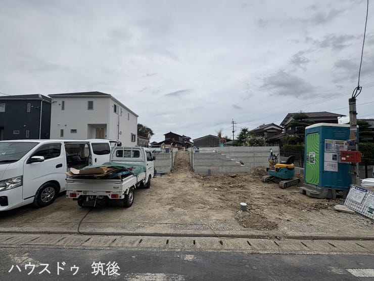 【現在建築中の新築分譲住宅】前面道路に面したアクセスしやすい現地!静かで落ち着いた住宅街に位置する全2区画の分譲地です。