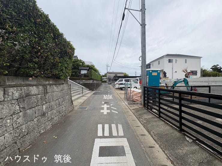 【落ち着いた佇まいの住環境】見通しも良好で安心感のあるロケーションです。日当たりや風通しの良さをぜひ現地でチェックしてみてください!