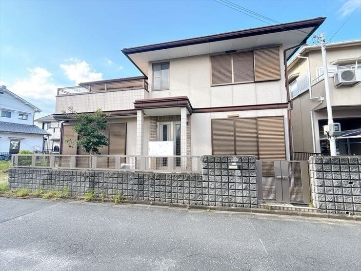 【外観】
「近鉄奈良駅」よりバス乗車18分、バス停「永井町」より徒歩2分の立地◎