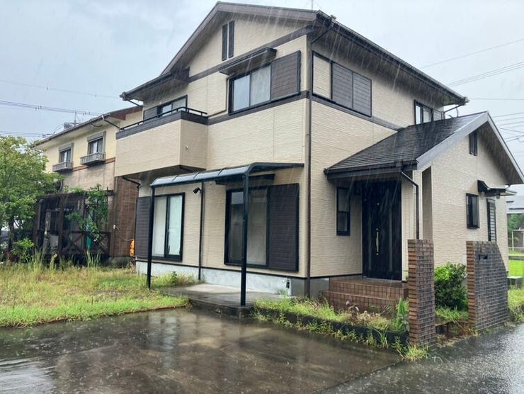 【外観】
9月23日まで現況販売!国分南小まで徒歩9分!築25年の4LDK!駐車4台!ハウスメーカー造り!