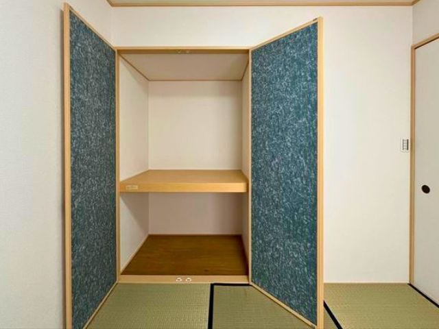 1階和室収納:お布団をしまったりするのに便利な高さです。
