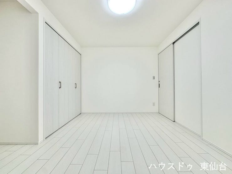 クローゼット付きで収納が確保され、居室を広く使える。
