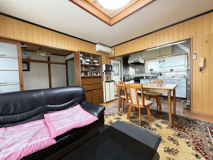 リビングとダイニングがつながった使いやすい間取りで、家具の配置もしやすい空間です♪