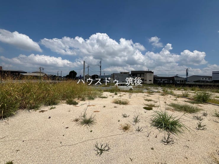 奥側中央から撮影。道路側とは違った敷地の広がりをご確認ください。