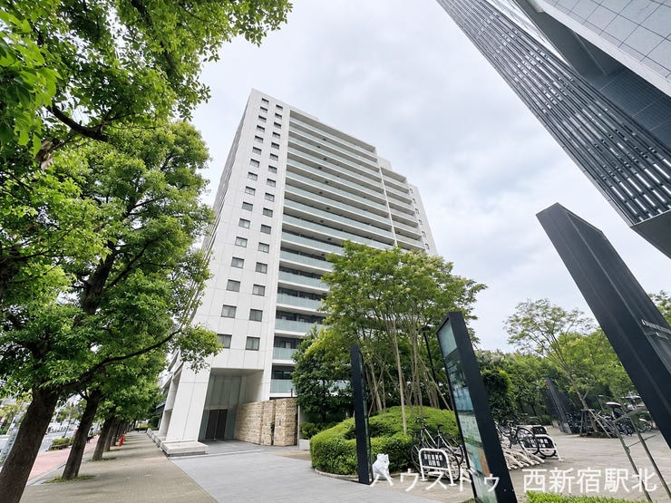 【外観】
存在感のある高層マンション