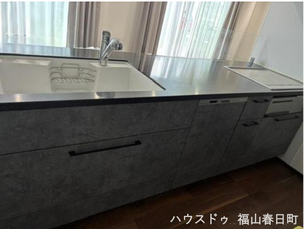 ■料理が楽しくなるキッチン■対面式カウンターで家族との会話を楽しみながら調理できる、機能性と開放感を兼ね備えた空間です。