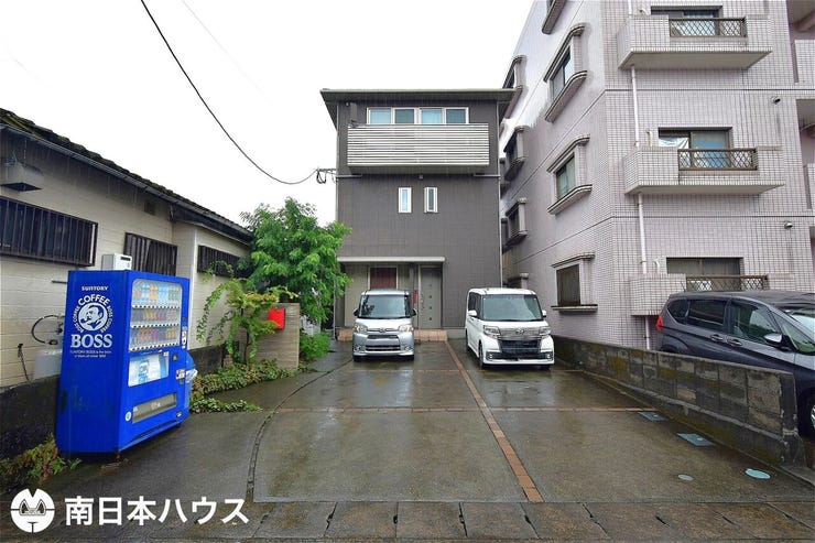 【外観】令和8年9月1日 撮影
1階の1LDKは賃貸として居住中です!駐車場も2台利用しています!