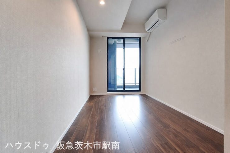 角部屋につき採光・通風良好、開放感ある明るい室内空間です