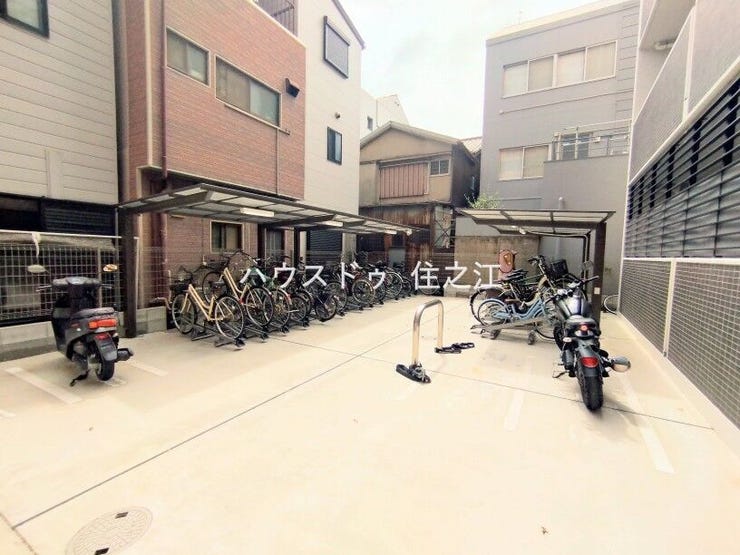 ★屋根付きの駐輪場ですので雨の日も安心。サドルが濡れる事も無いですね!