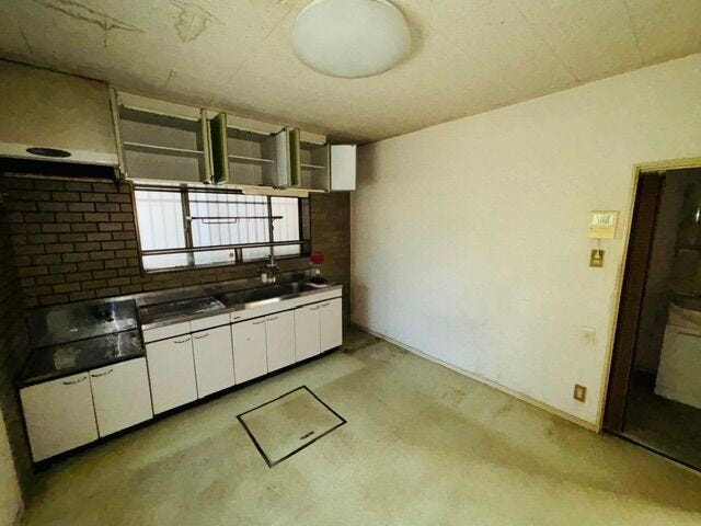 窓が多いので明るいお部屋です!