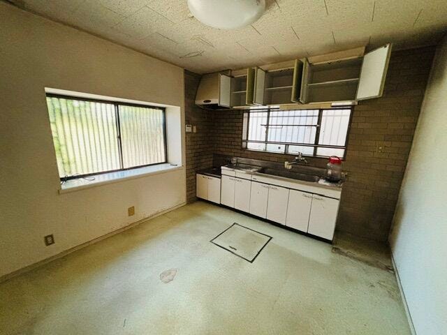 キッチンには家具が付いています。