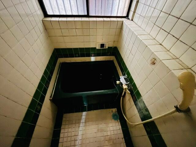 窓が付いているので、こもりがちな洗面所でも換気ができますね。