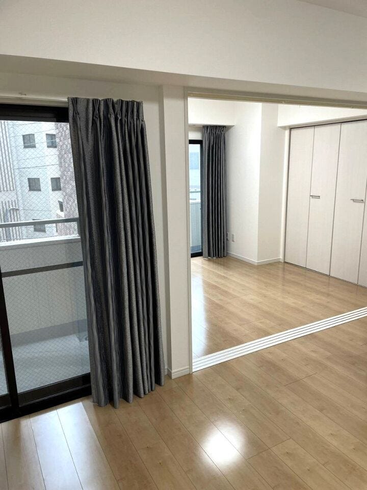 南東向きの角部屋で採光良好です。