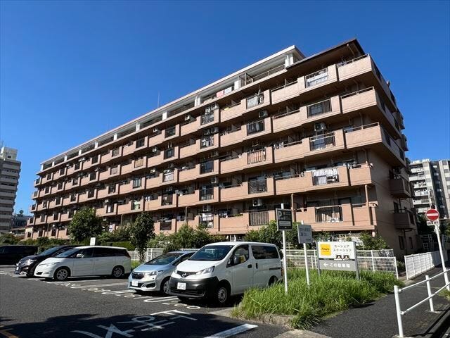 東志賀小学校まで徒歩7分、北中学校まで徒歩7分です。スーパーやドラッグストアなどが徒歩圏内に揃う周辺環境充実の立地です♪