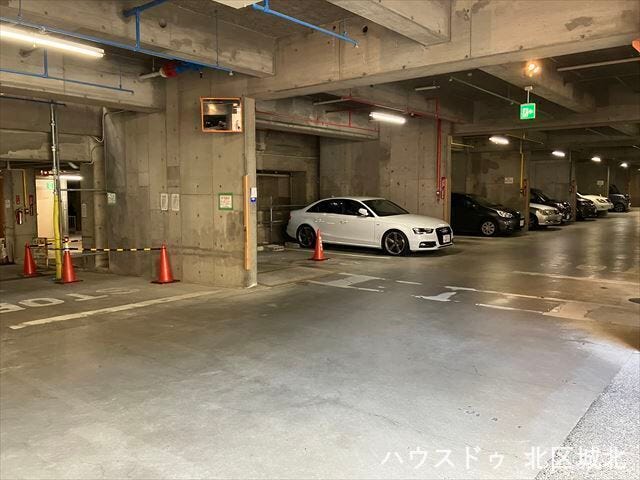 マンションの地下部分に駐車場があるので雨に濡れずに車まで行くことが出来ます。