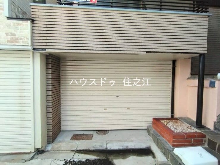 ★シャッター付きガレージですので防犯対策にもなりますね♪