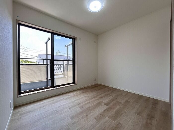 南側約5.2帖洋室
南向きの明るいお部屋です!