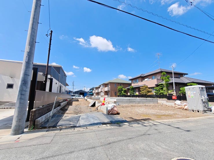 小学校まで徒歩12分の立地なのでお子様の登下校も安心です!