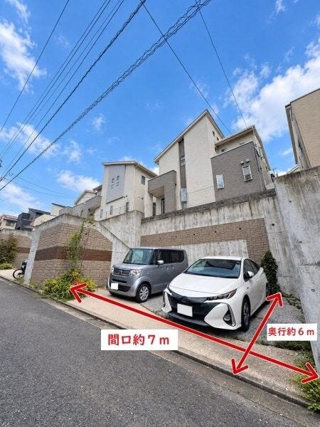 駐車スペースです。EV充電コンセントがあります!