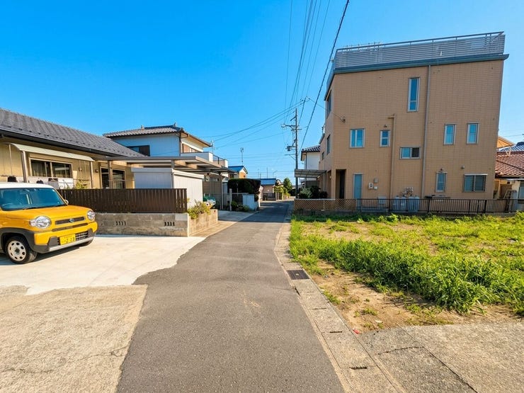 前面道路
2026/9/6撮影
※AIを用いて、青空加工をしています。