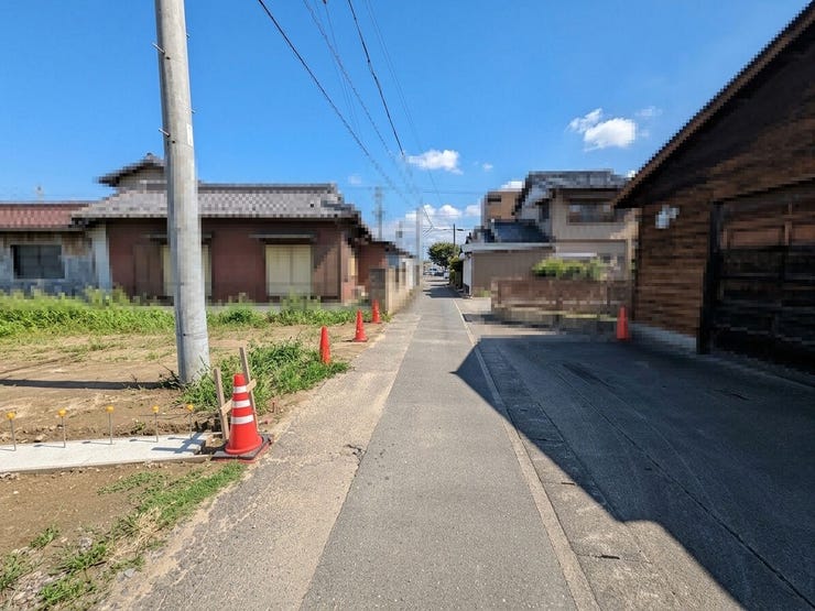 前面道路
2026/9/6撮影
※AIを用いて、青空加工をしています。