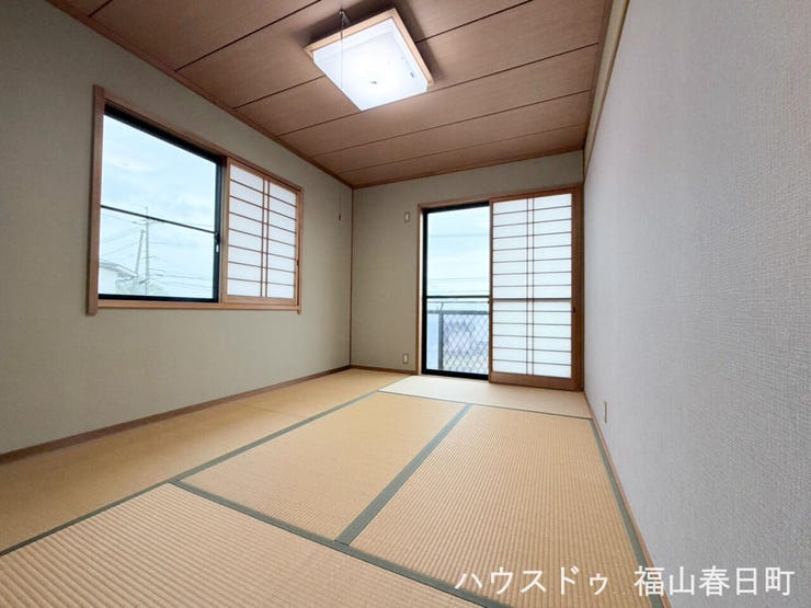 落ち着く和室。窓からは海も見れます