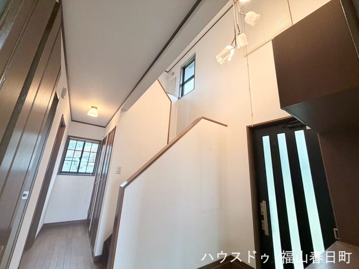 吹き抜けになっていて広々した空間