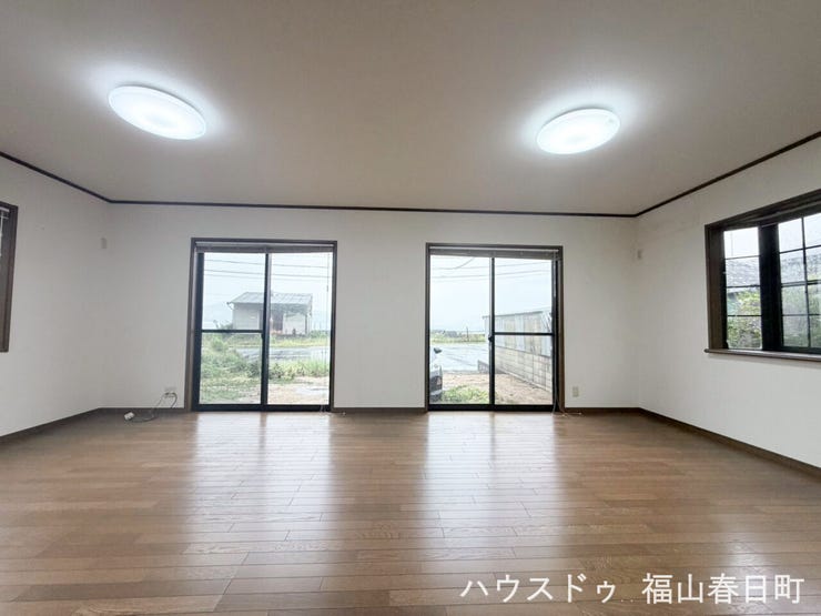 窓の向こうには海が見えます!!