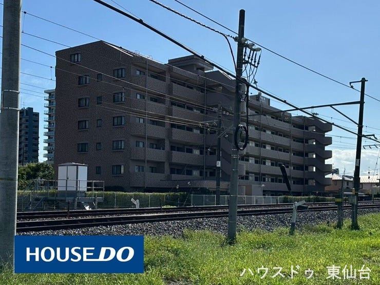 【外観】
駅徒歩3分×24時間常駐管理。買い物便利な環境が揃う、安心と快適性を備えた2LDK