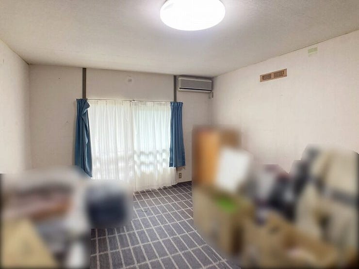 2階10.6帖洋室。2方面に窓があり明るいお部屋です。