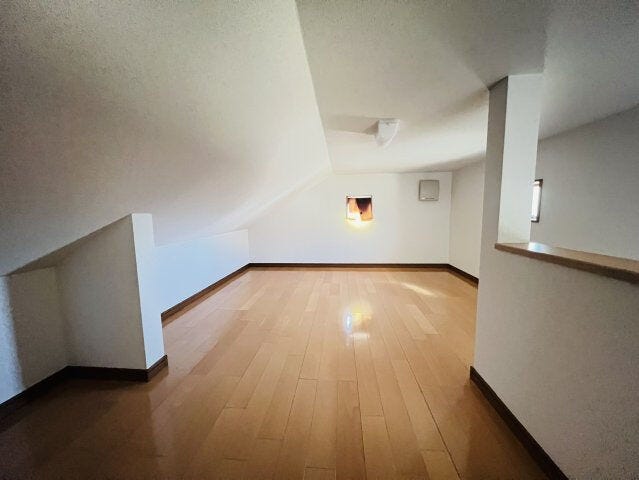 屋根裏収納