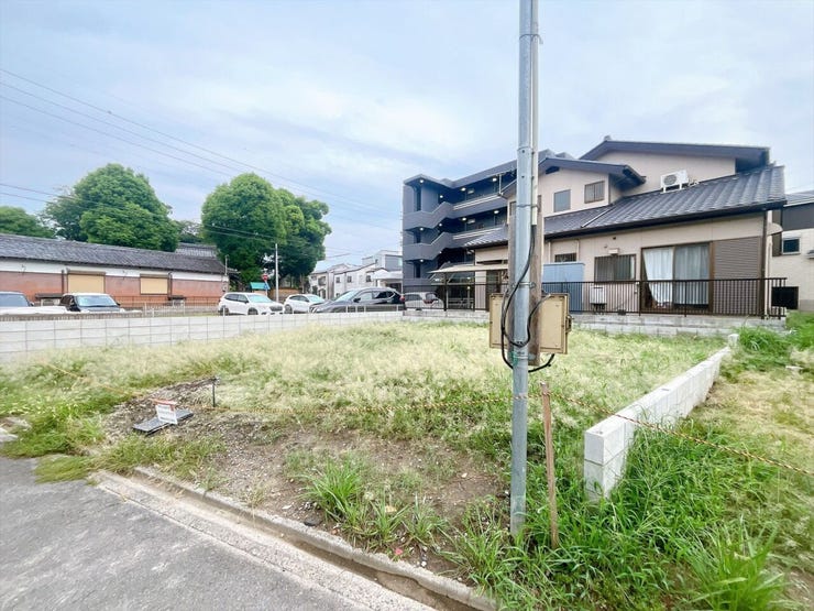 【通学しやすい立地】
庄内小学校まで徒歩3分、名塚中学校までは徒歩4分と通学時間が短くなることで、子どもたちの負担も軽減♪
送り迎えもしやすく、子育て世帯にとって嬉しい住環境が整っています!