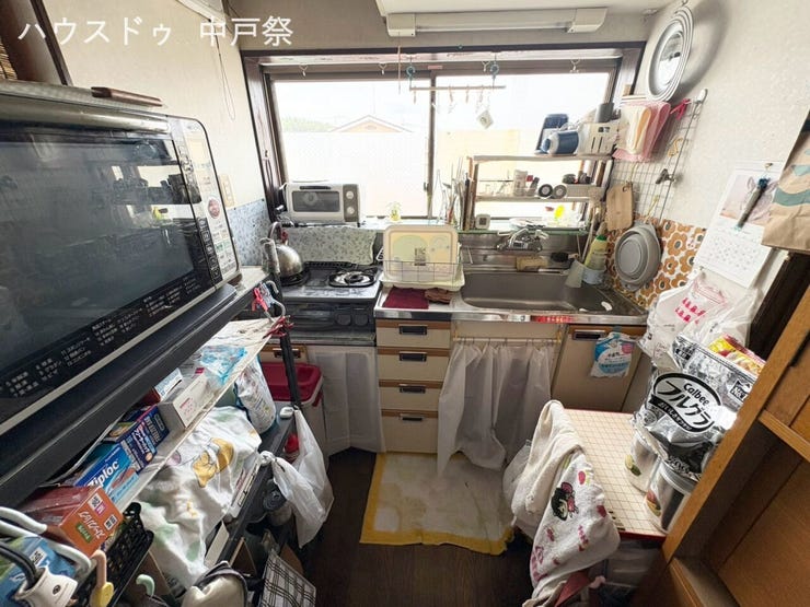 光が届く、心地よい2階キッチン。
家事がしやすい、コンパクトな動線。
二世帯にも使いやすい、安心のキッチン。