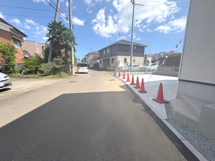 並列3台駐車可能なカースペースもございます。