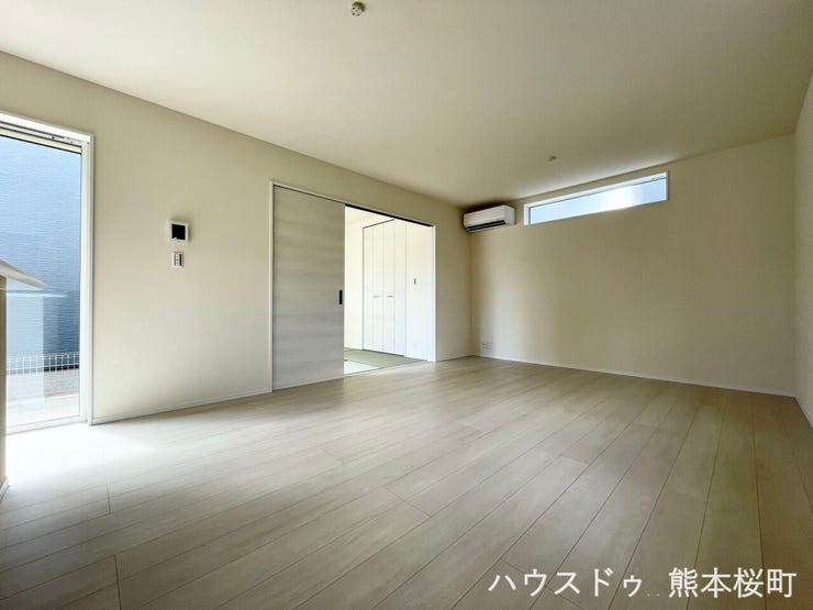 ■安らぎと笑顔の中心地■陽光が優しく降り注ぎ、会話が自然と弾む。ここでは、毎日が特別な時間へと変わります。