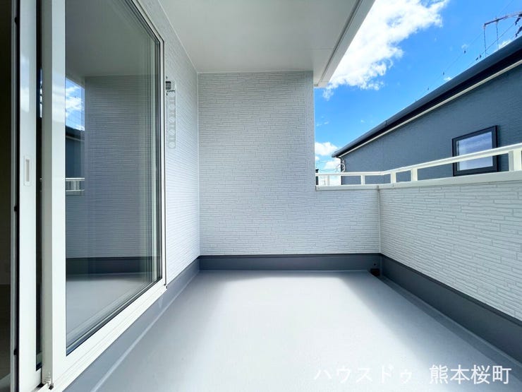 ■空の下の開放的な特等席■日光浴や読書、外の空気を感じながらリフレッシュ。暮らしを豊かにする、もう一つの心地よい空間です。