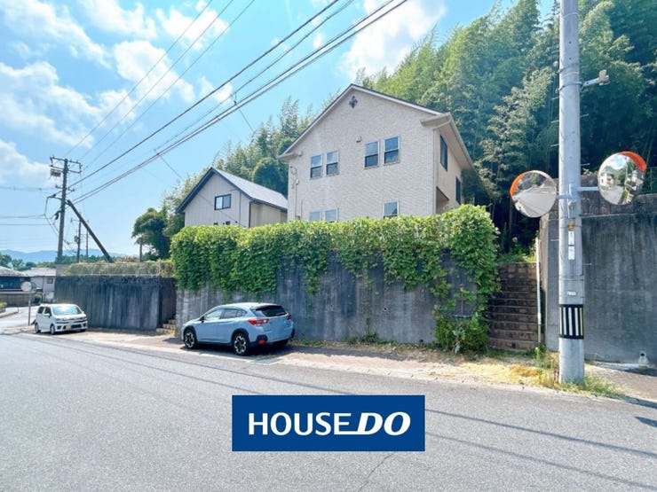 【外観】
自然豊かな景観と調和した、ナチュラルなデザインのお住まい♪