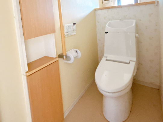手洗い付きの清潔感あふれる温水洗浄便座トイレです!