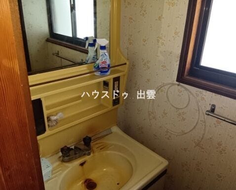洗面脱衣所はご家族みんなが快適に使える広さを確保。忙しい朝の時間帯でもストレスなく動けます。毎日の暮らしを心地よくサポートしてくれます。