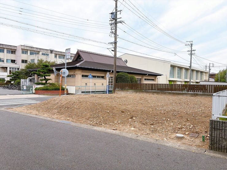 【生活に必要な施設が身近に充実している好立地×角地物件】旭小・東中!三郷駅まで徒歩約12分と通勤◎