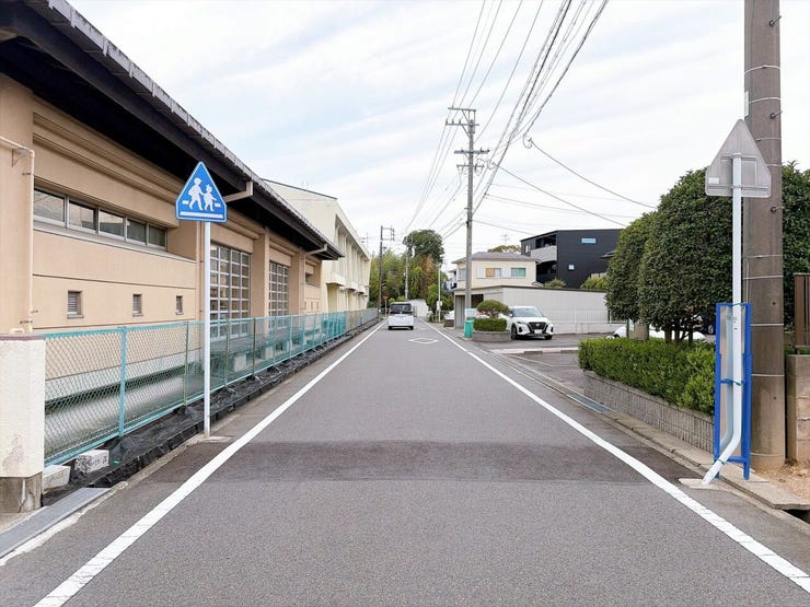 【生活に必要な施設が身近に充実している好立地×角地物件】旭小・東中!三郷駅まで徒歩約12分と通勤◎